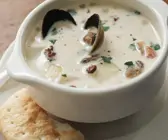Muschelsuppe auf amerikanische Art (Clam Chowder)