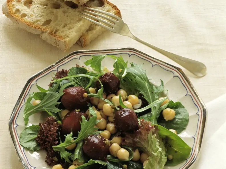 Salat mit Kichererbsen und Roter Bete