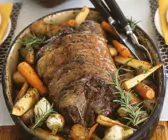 Lammrollbraten mit Rosmarin und Suppengemüse