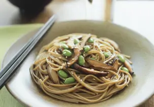 Shiitake-Nudeln mit Sesam