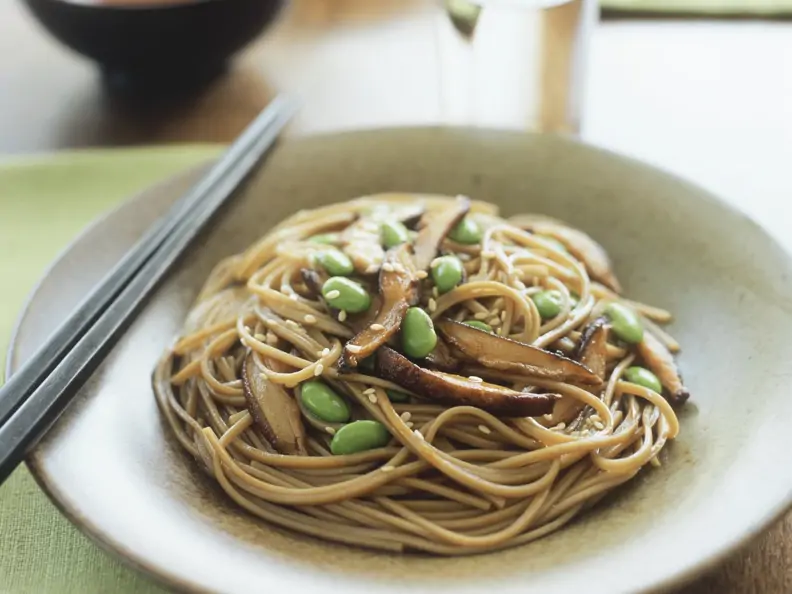 Shiitake-Nudeln mit Sesam