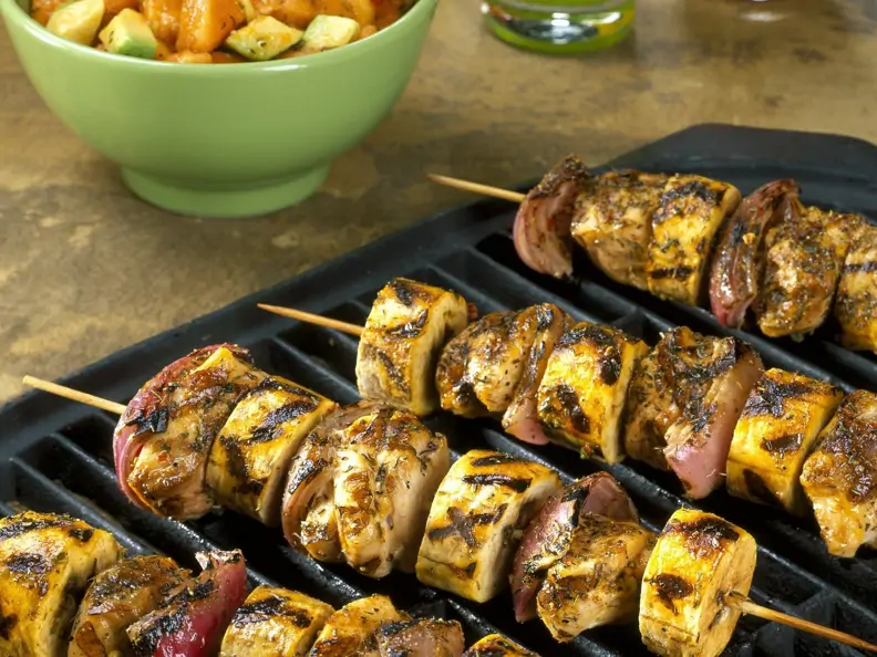 Gegrillte Bananen-Hähnchen-Spieße