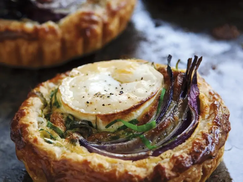 Ziegenkäse-Zwiebel-Tarts