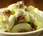 Waldorfsalat mit Staudensellerie