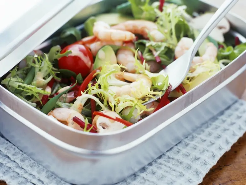 Salat mit Garnelen und Avocado
