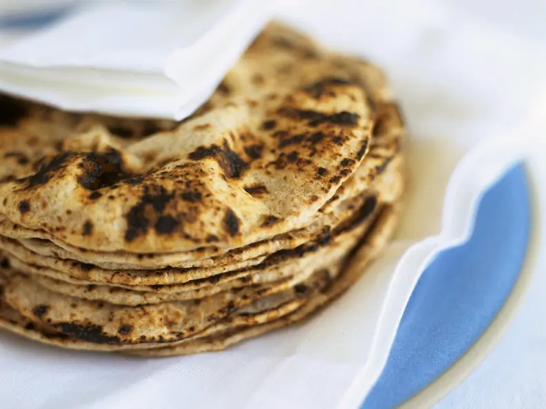 Gebratenes Fladenbrot aus Indien (Chapatis)