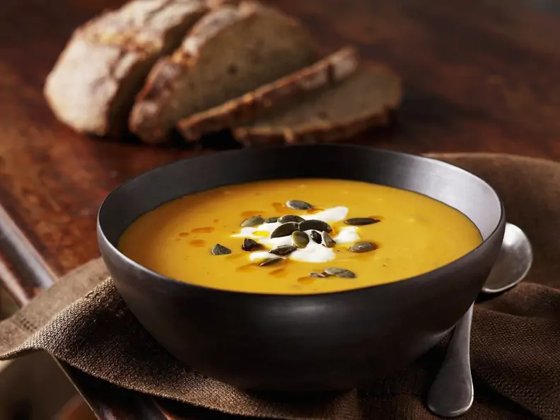 Cremige Kürbissuppe mit Muskat-Kürbis