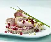 Brot mit Kalbs-Roastbeef und Radieschen