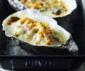 Überbackene Austern mit Käse