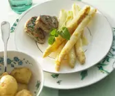 Schweinemedallions mit gratiniertem Spargel und Kartoffeln