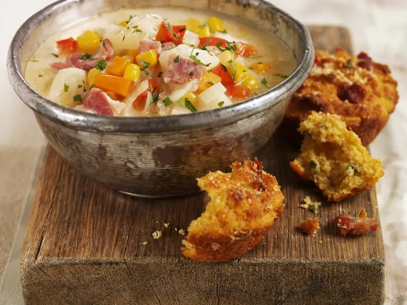 Gemüseintopf mit Speck und Mais