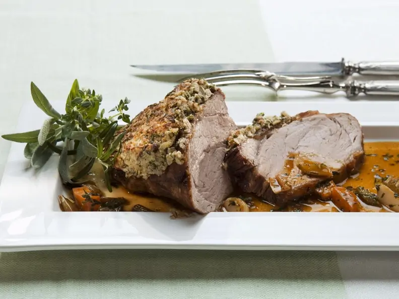 Kalbsbraten mit Nusskruste