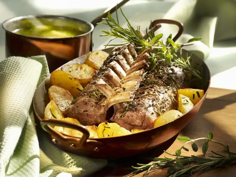 Lammchops mit Kräuterbutter und Kartoffeln