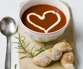 Tomatensuppe mit Sahne-Herz