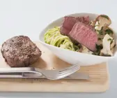 Filet vom Rind mit Zucchini-Spaghetti