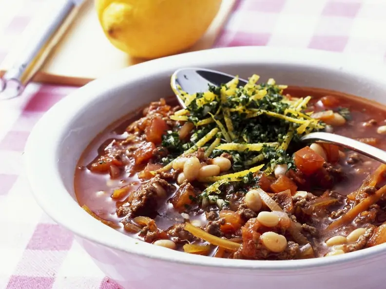 Bohnen-Hackfleischsoße mit Gremolata