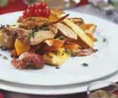 Weihnachtlicher Truthahnbraten mit Gemüse