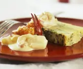 Terrine mit Kartoffel dazu Krebsschwänze
