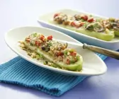 Gurkenschiffchen mit Pilzen und Schinken