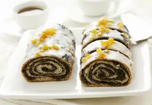 Mohnrolle mit Zuckerglasur auf polnische Art