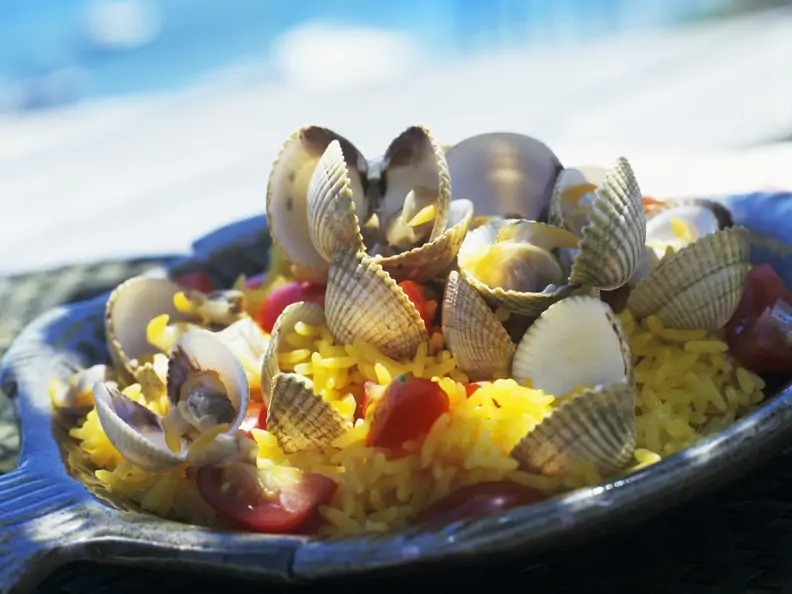 Reis mit Safran und Herzmuscheln