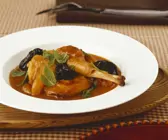Kaninchen mit Trockenobst und Minze