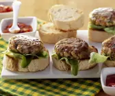 Burger aus Rindfleisch und Tofu