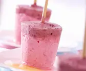Joghurteis mit Himbeeren