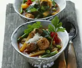 Bohnensuppe mit Hack-Kräuter-Klößchen