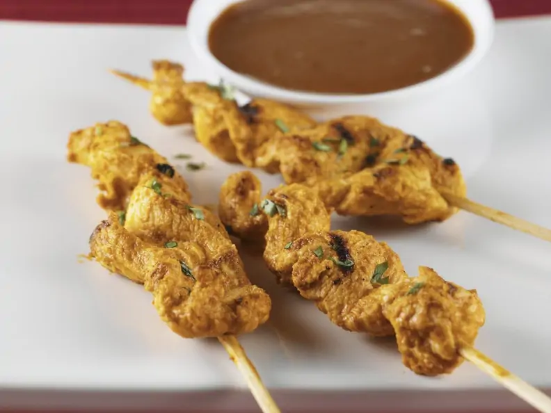 Hähnchen-Satay dazu Erdnussdip