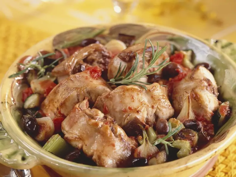 Schmor-Kaninchen mit Oliven und Rosmarin