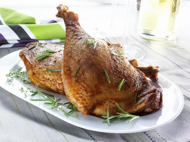 Gebratene Kräuter-Gänsekeulen