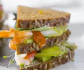 Sandwich mit Birnen und Shrimps