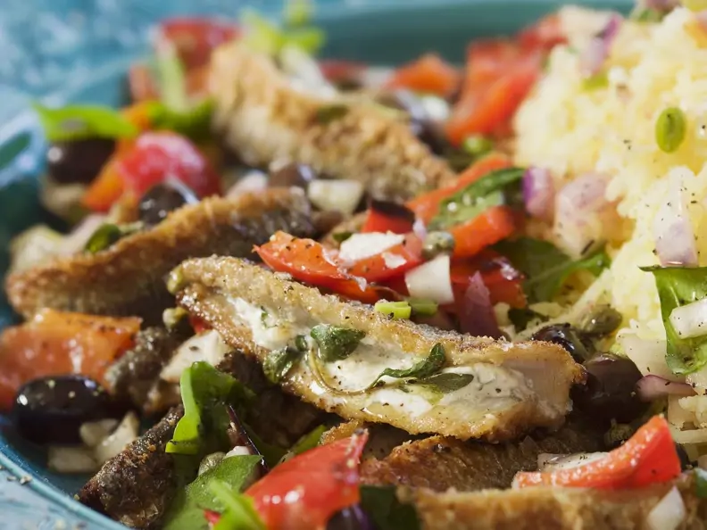 Gebratener Hering mit Püree und Salat