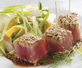 Marinierter Thunfisch und Sesamhaube
