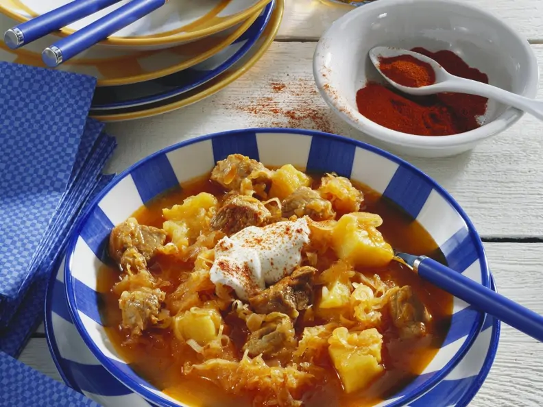 Gulasch mit Sauerkraut (Szegediner)