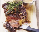 Entrecote mit Krusteln und Edelzwiebeln