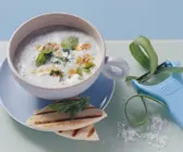 Gurkenkaltschale mit Joghurt und Minze