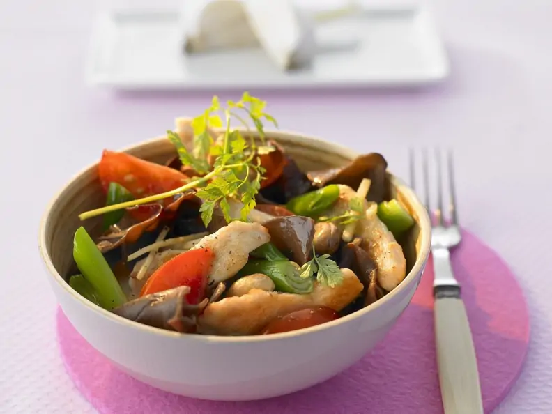 Hähnchen mit Ingwer und Cashews