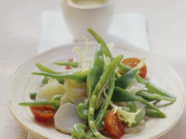 Grüner Bohnensalat mit Topinambur und Cherrytomaten
