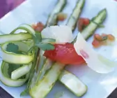 Gegrillter Spargel mit Zitrus-Dressing