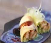 Chinesische Pfannkuchen mit Porre und Schollenfilet