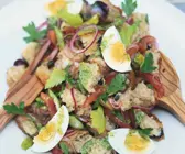 Toskanischer Brotsalat mit Ei