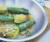 Zucchiniblüten gefüllt mit Lachs und Ricotta