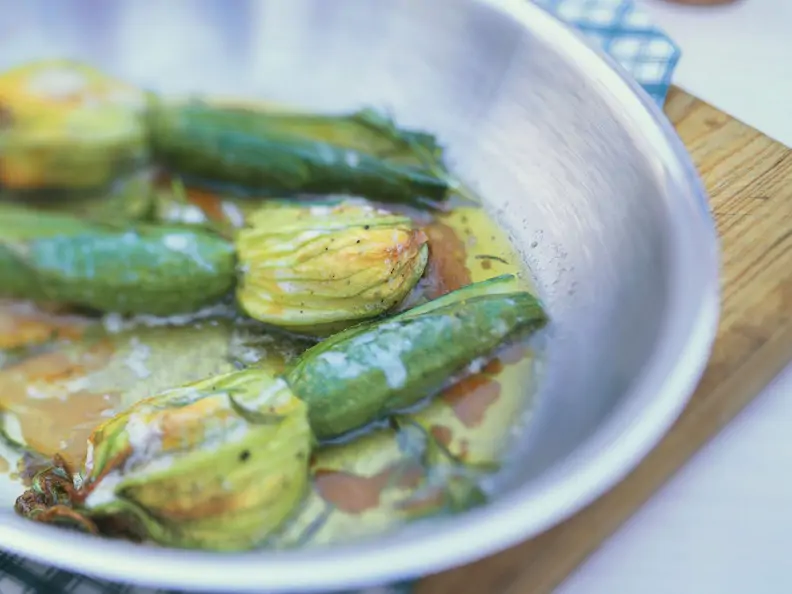 Zucchiniblüten gefüllt mit Lachs und Ricotta