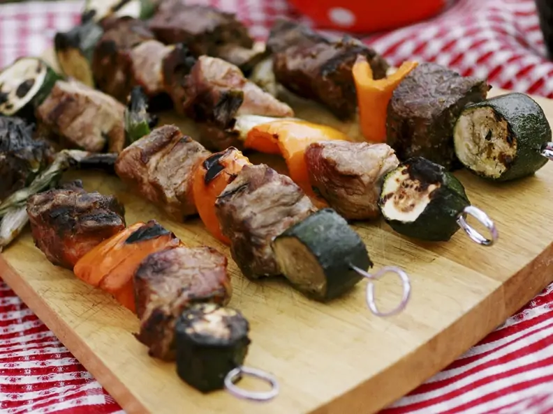 Fleisch-Gemüse-Spieße vom Grill