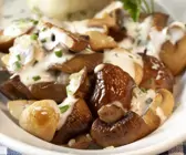 Semmelknödel mit Pilzsoße