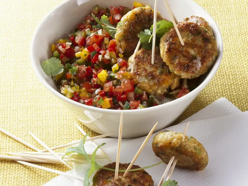 Tofu-Bratlinge mit Tomaten-Paprika-Salsa