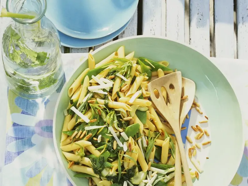 Pastasalat mit Zuckerschoten
