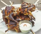 Gegrillte Wachteln mit Sesamcreme-Zitronen-Soße